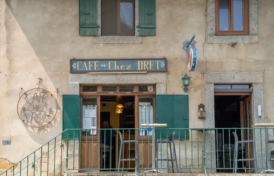 Café chez Dretn à côté du Musée de Fessy