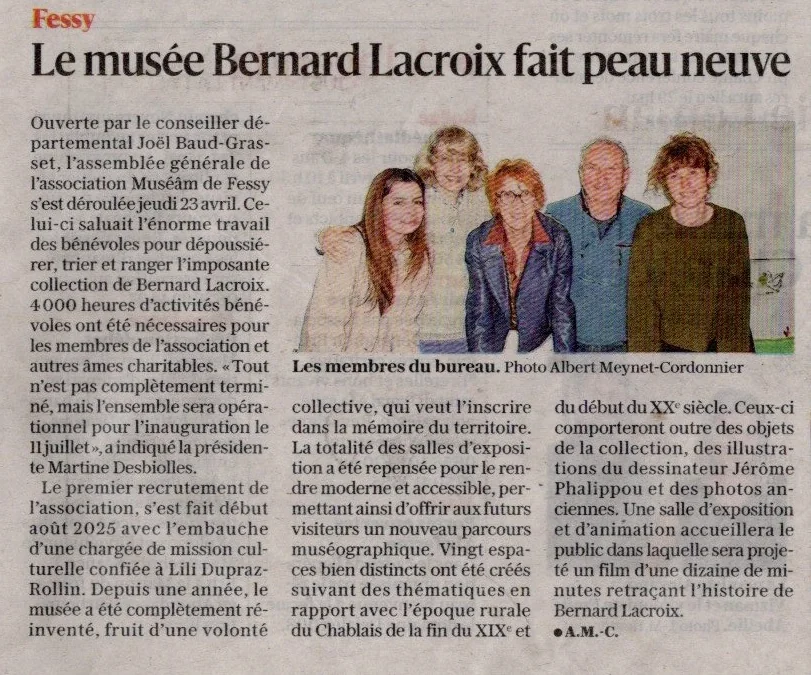 Article de presse « Le musée Bernard Lacroix fait peau neuve » : compte rendu de l'assemblée générale de l'association Muséâm de Fessy, avec une photo des membres du bureau.