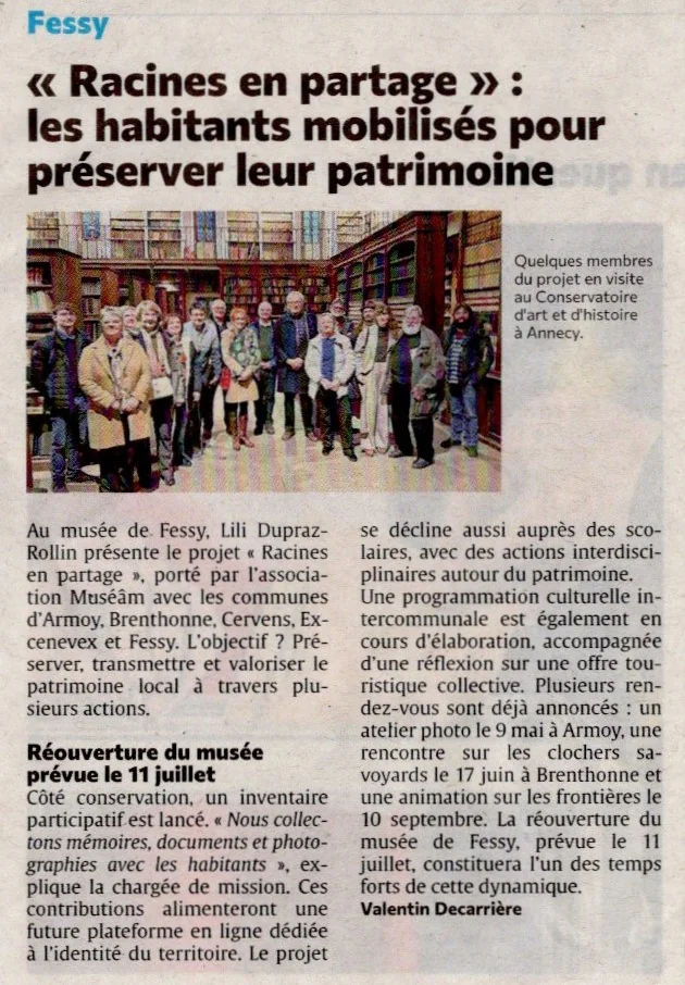 Article de presse « Racines en partage : les habitants mobilisés pour préserver leur patrimoine », avec une photo des membres du projet en visite au Conservatoire d'art et d'histoire d'Annecy.